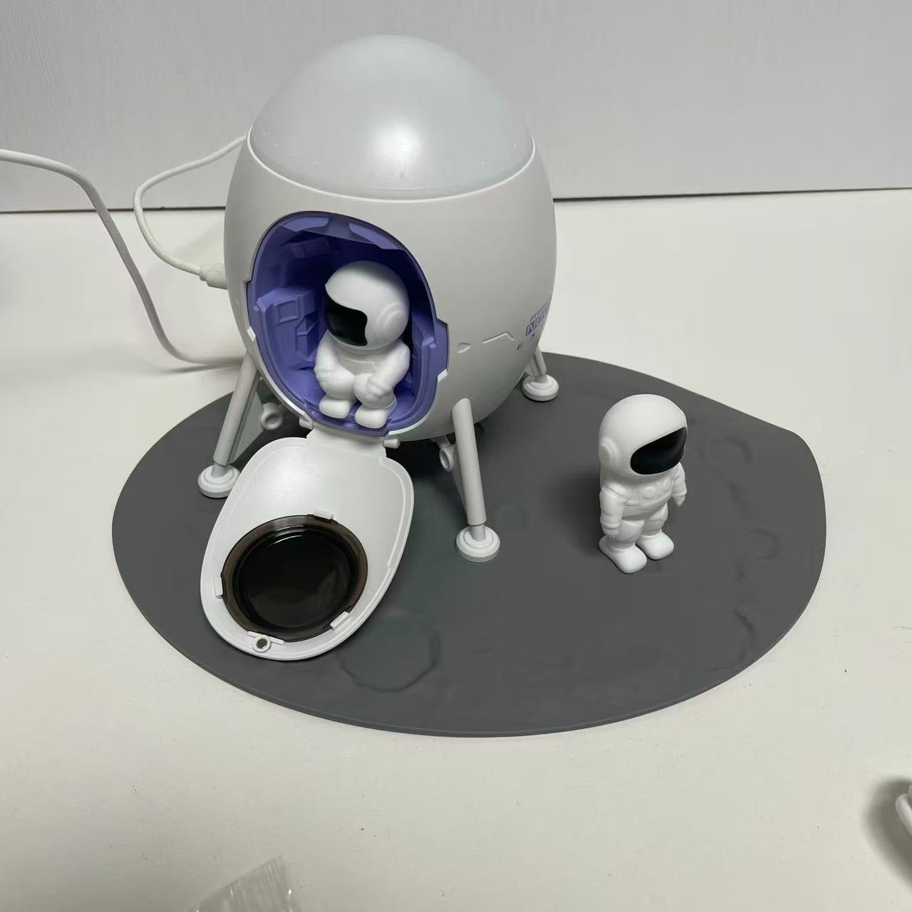 Astro Lander Lamp